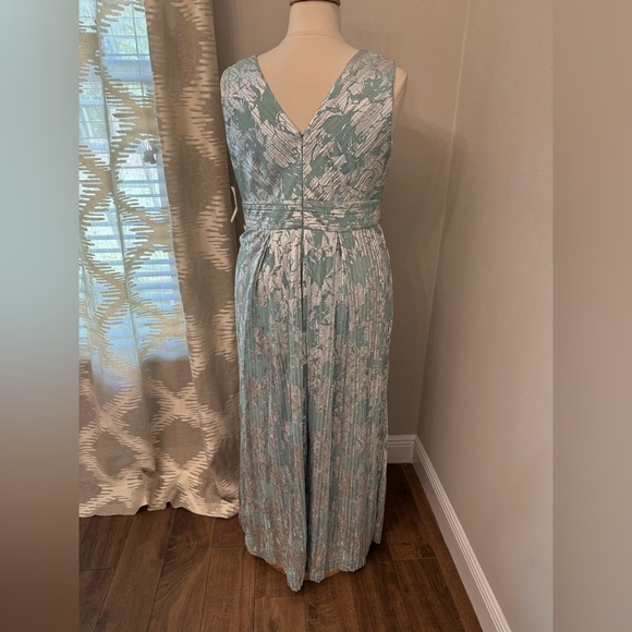 Plus Dress 🩵 - Picture 8 of 12